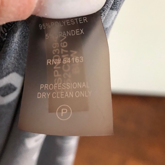 ** Goodwill Sale**Calvin Klein Shirt Size M - Picture 7 of 7